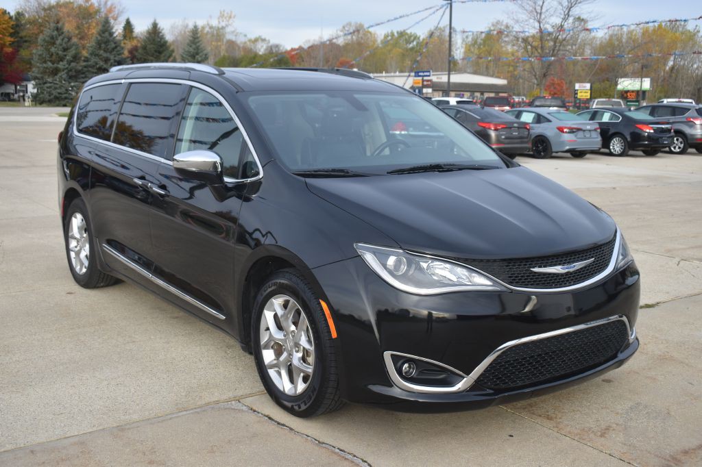 2019 Chrysler Pacifica Image 1