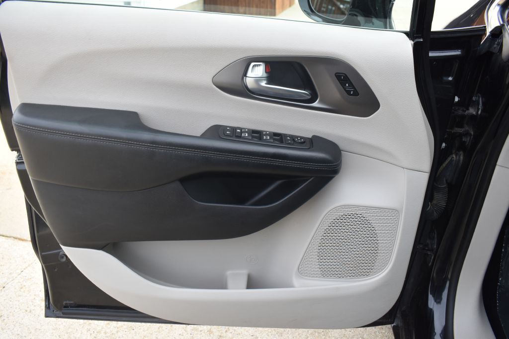 2019 Chrysler Pacifica Image 11