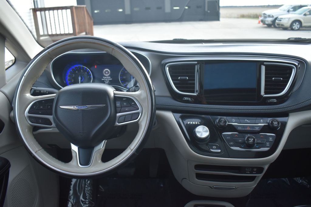 2019 Chrysler Pacifica Image 18