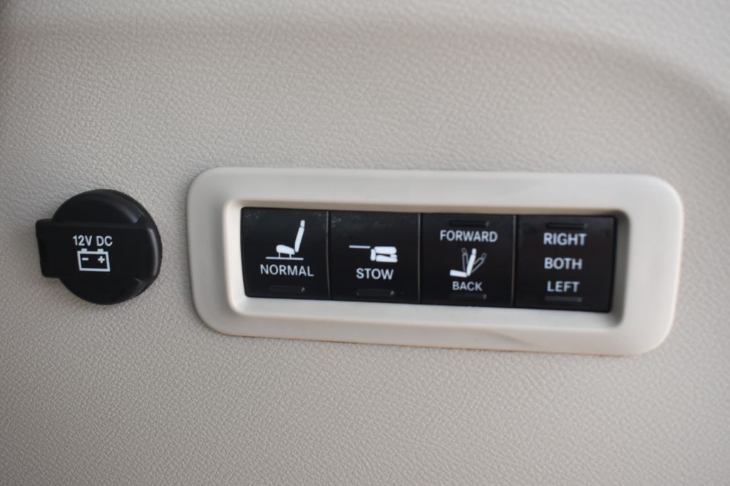 2019 Chrysler Pacifica Image 35