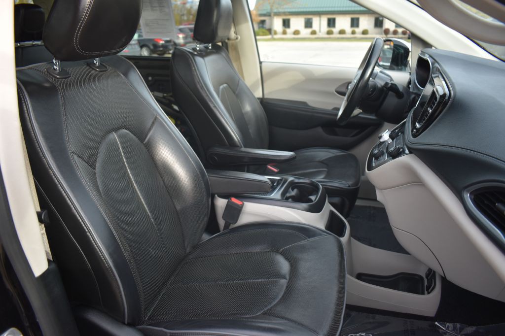 2019 Chrysler Pacifica Image 38