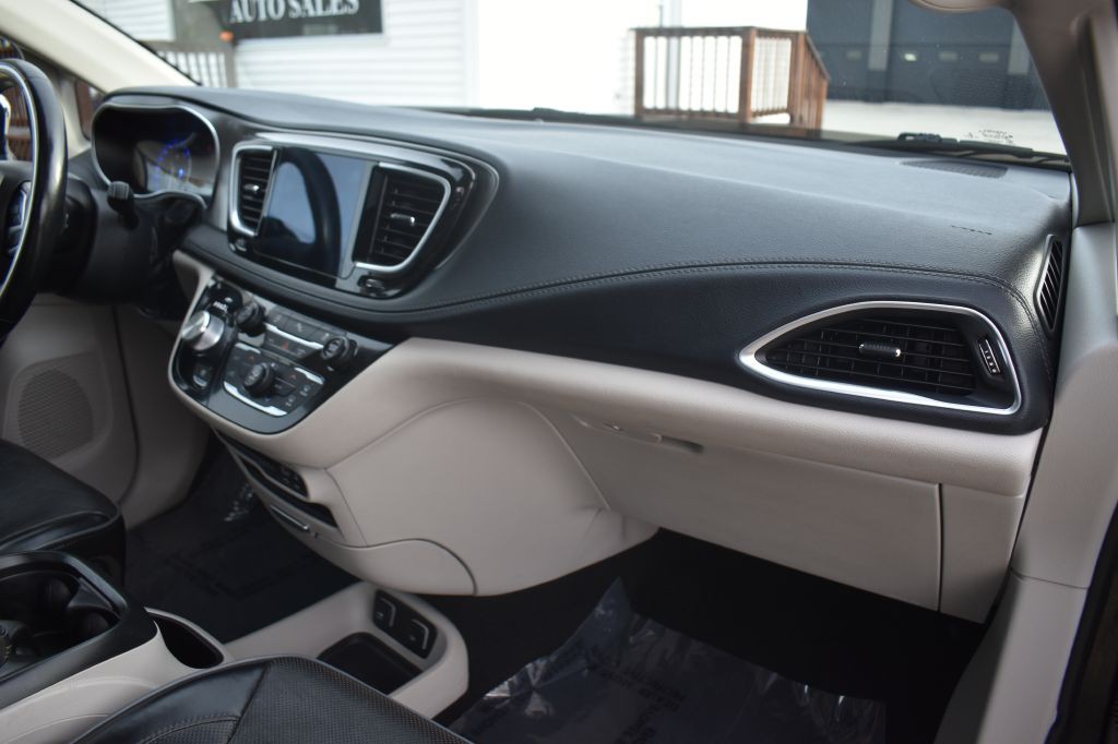 2019 Chrysler Pacifica Image 39