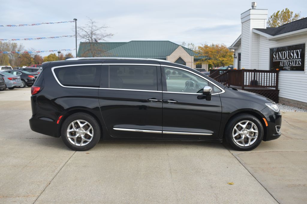 2019 Chrysler Pacifica Image 2