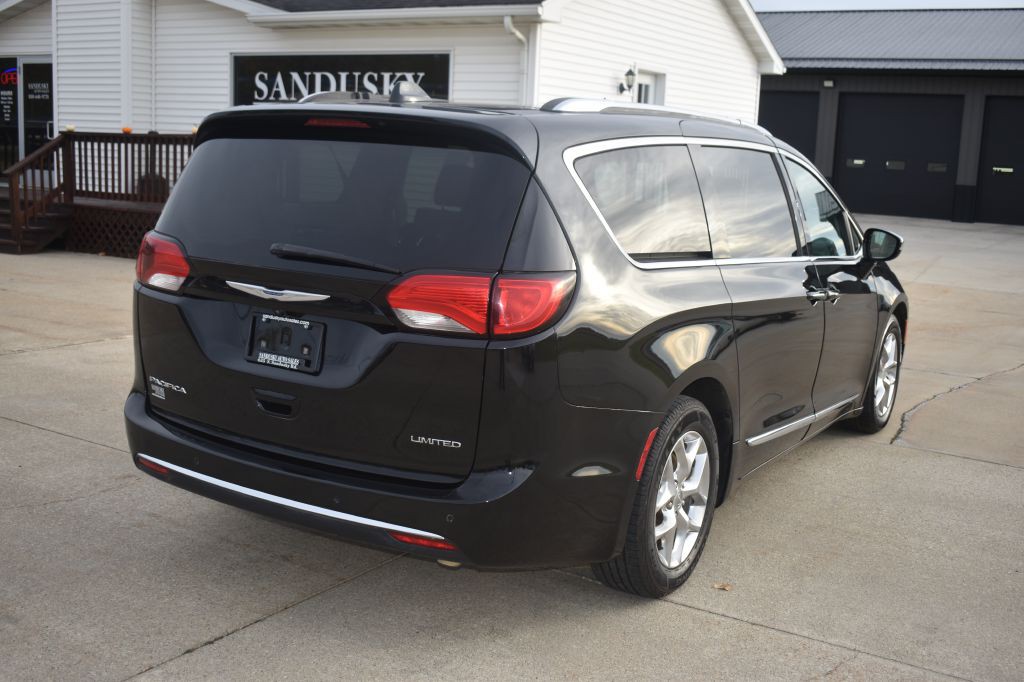 2019 Chrysler Pacifica Image 3