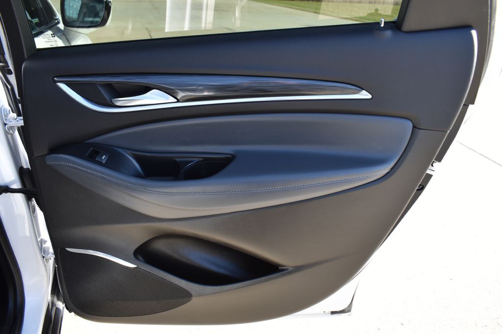 2021 Buick Enclave Image 31