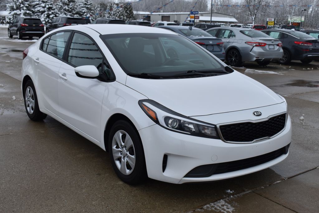 2017 Kia Forte Image 1