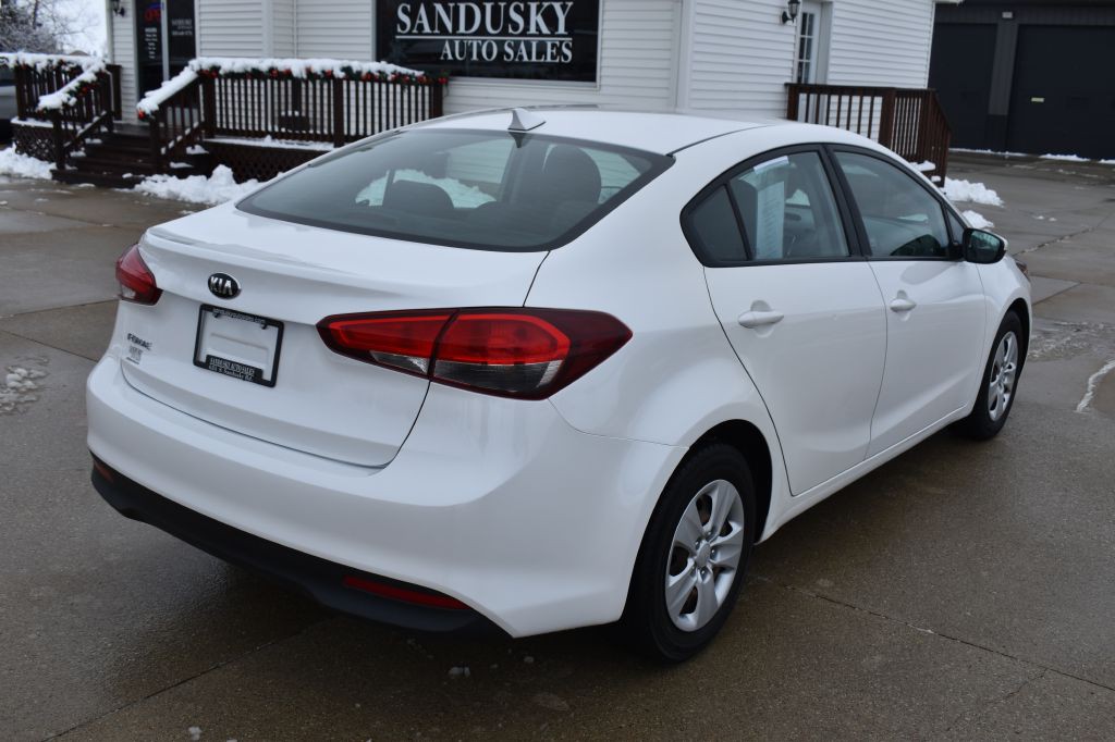 2017 Kia Forte Image 3