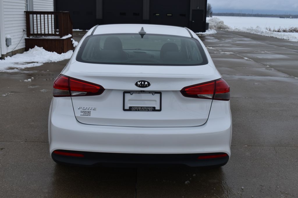 2017 Kia Forte Image 4