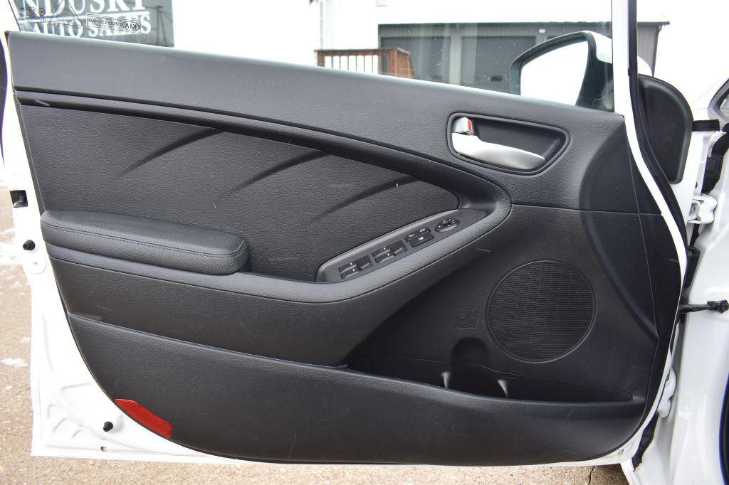 2017 Kia Forte Image 9