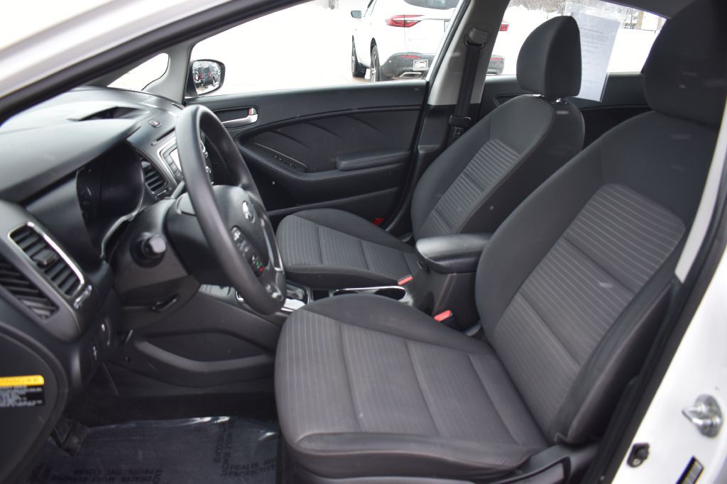 2017 Kia Forte Image 12