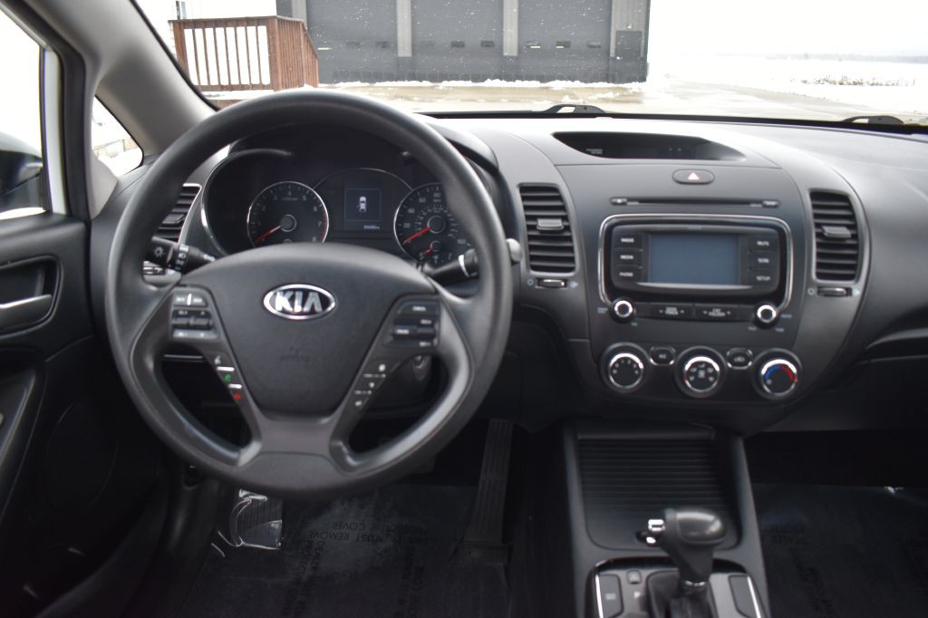 2017 Kia Forte Image 13