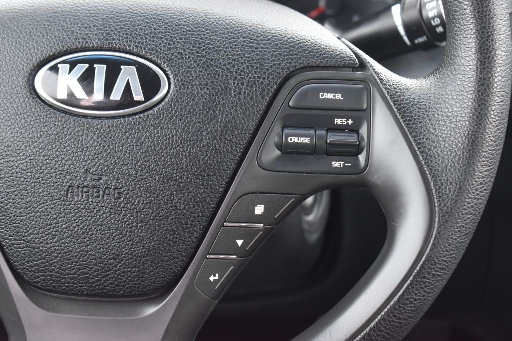 2017 Kia Forte Image 17