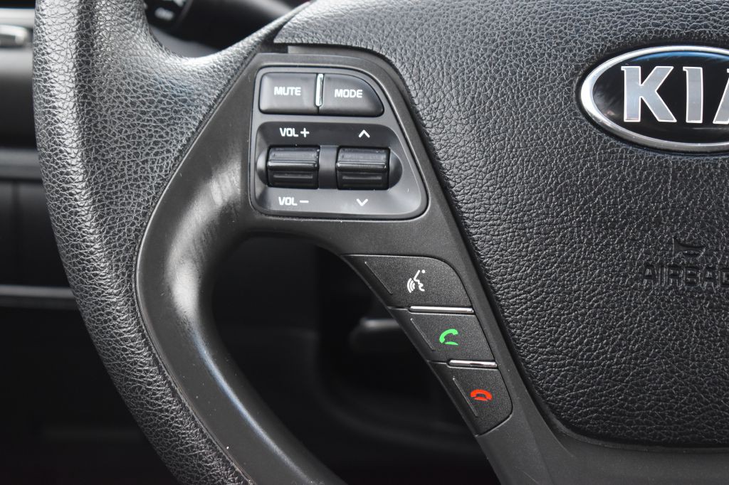 2017 Kia Forte Image 18