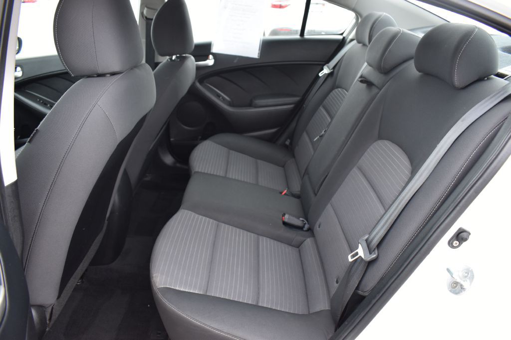 2017 Kia Forte Image 20