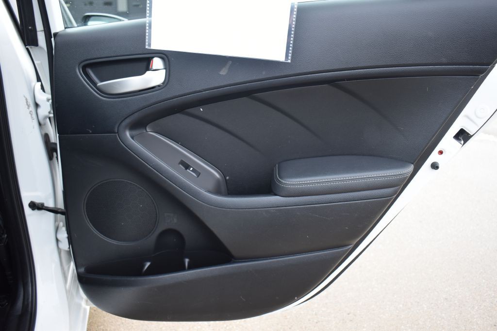 2017 Kia Forte Image 22