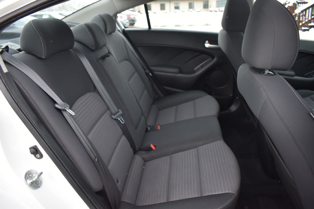 2017 Kia Forte Image 23