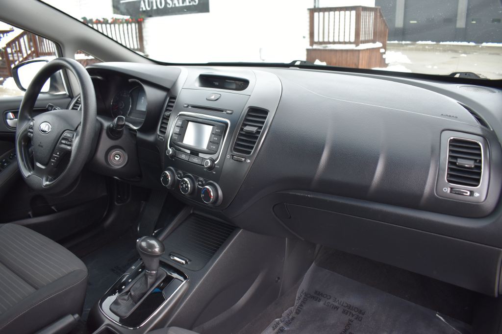 2017 Kia Forte Image 26