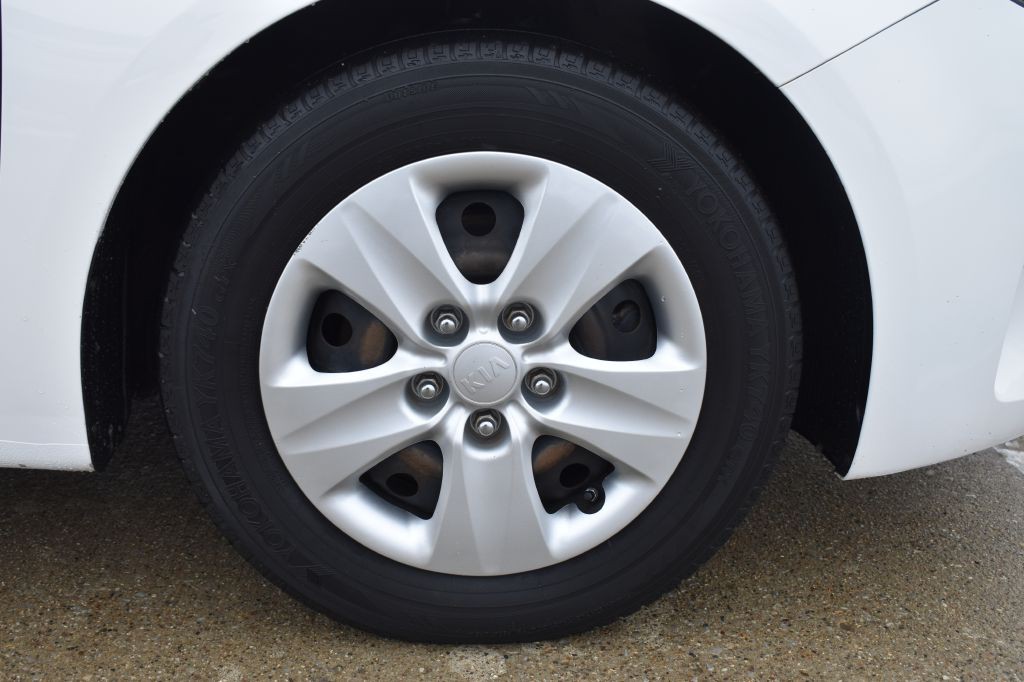 2017 Kia Forte Image 27