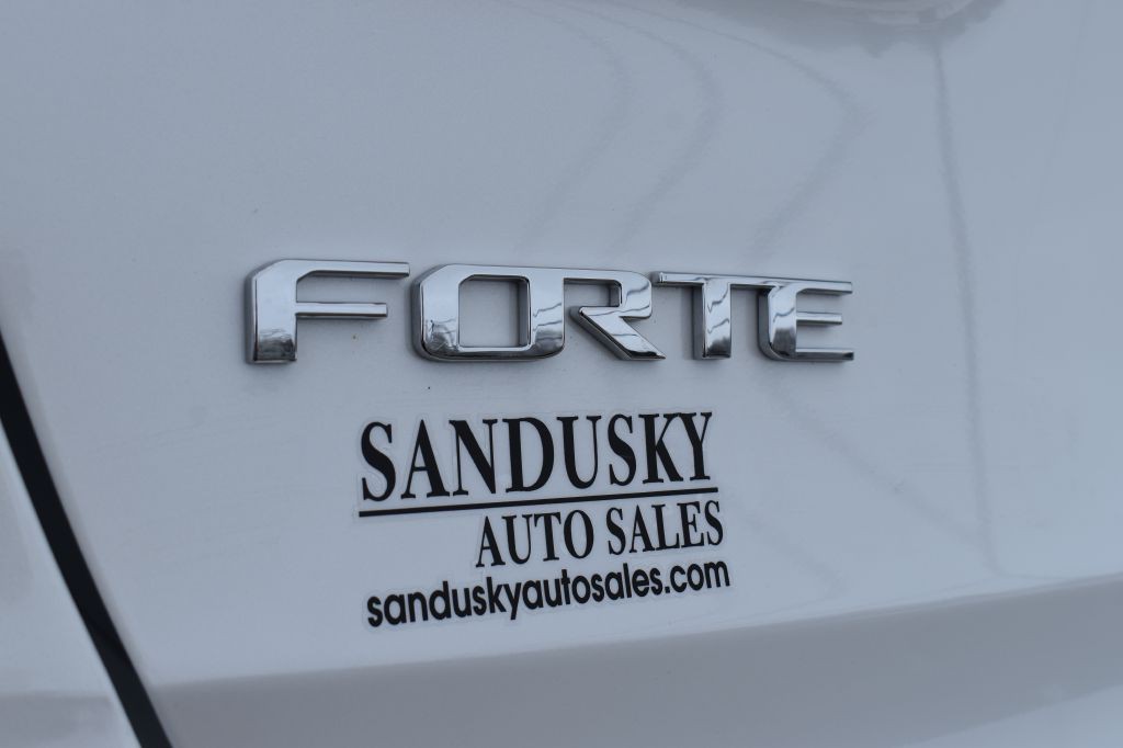 2017 Kia Forte Image 28