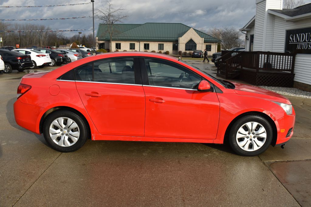 2014 Chevrolet Cruze Image 2