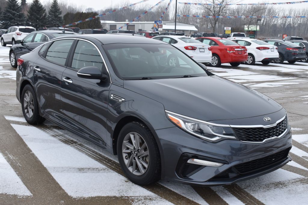 2020 Kia Optima Image 1