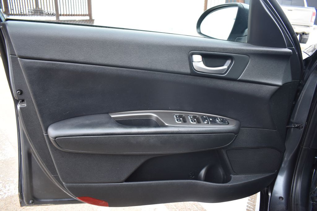 2020 Kia Optima Image 10