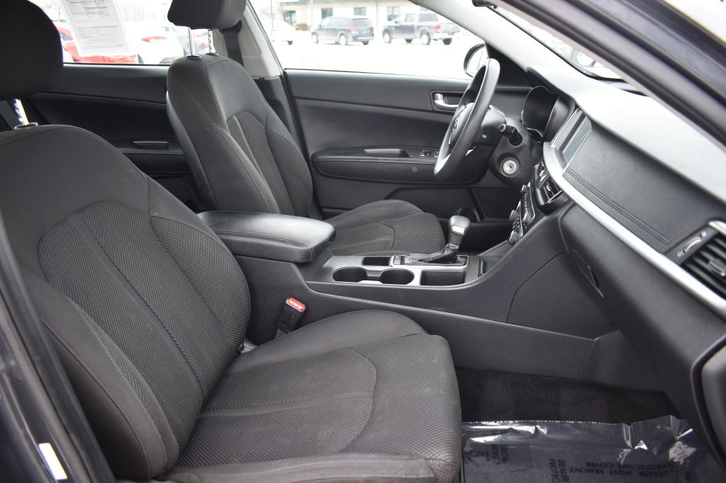 2020 Kia Optima Image 24