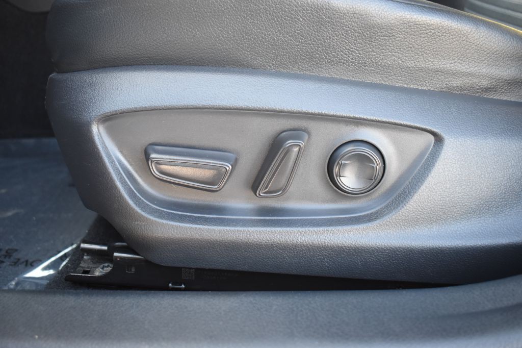 2020 Toyota Camry Image 12