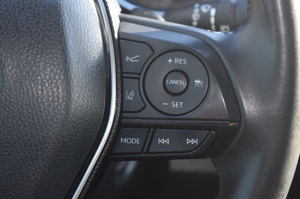 2020 Toyota Camry Image 17