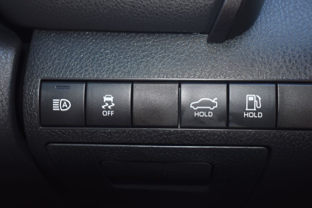 2020 Toyota Camry Image 19