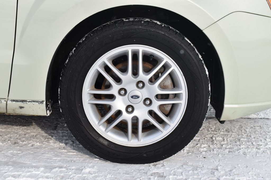 2011 Ford Focus Image 9