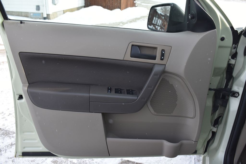 2011 Ford Focus Image 10