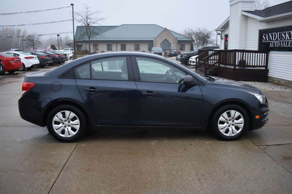 2015 Chevrolet Cruze Image 2