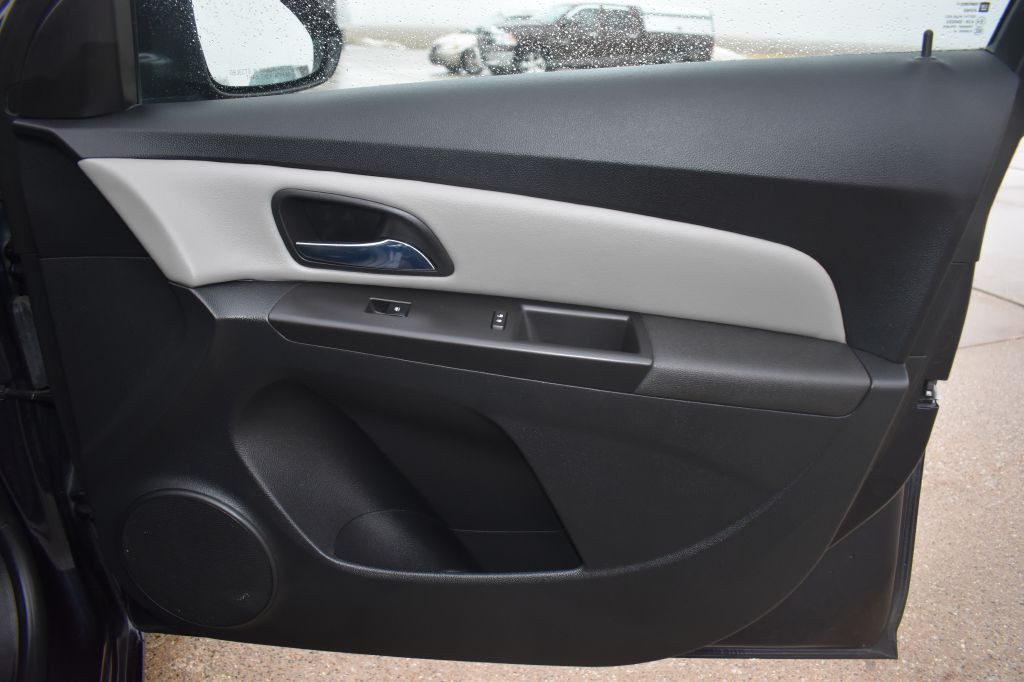 2015 Chevrolet Cruze Image 28
