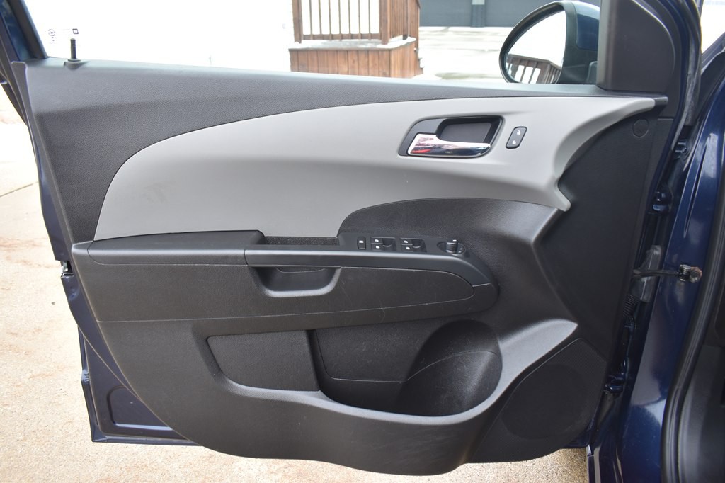 2015 Chevrolet Sonic Image 10