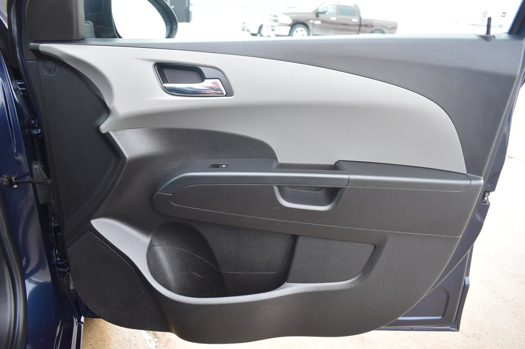 2015 Chevrolet Sonic Image 24