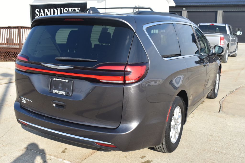 2022 Chrysler Pacifica Image 3
