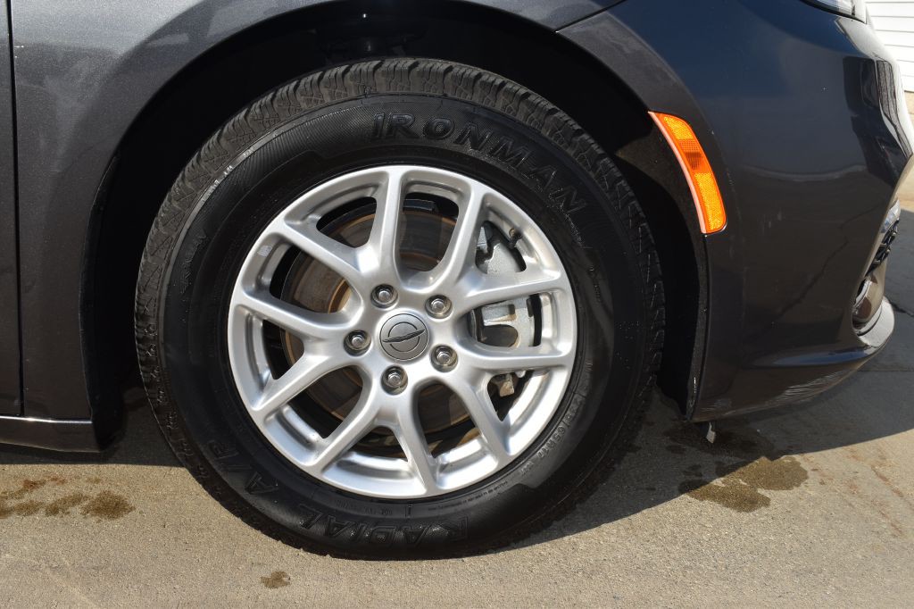 2022 Chrysler Pacifica Image 9