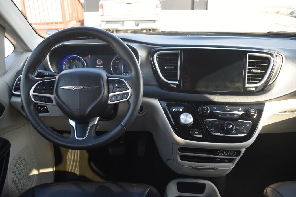 2022 Chrysler Pacifica Image 13