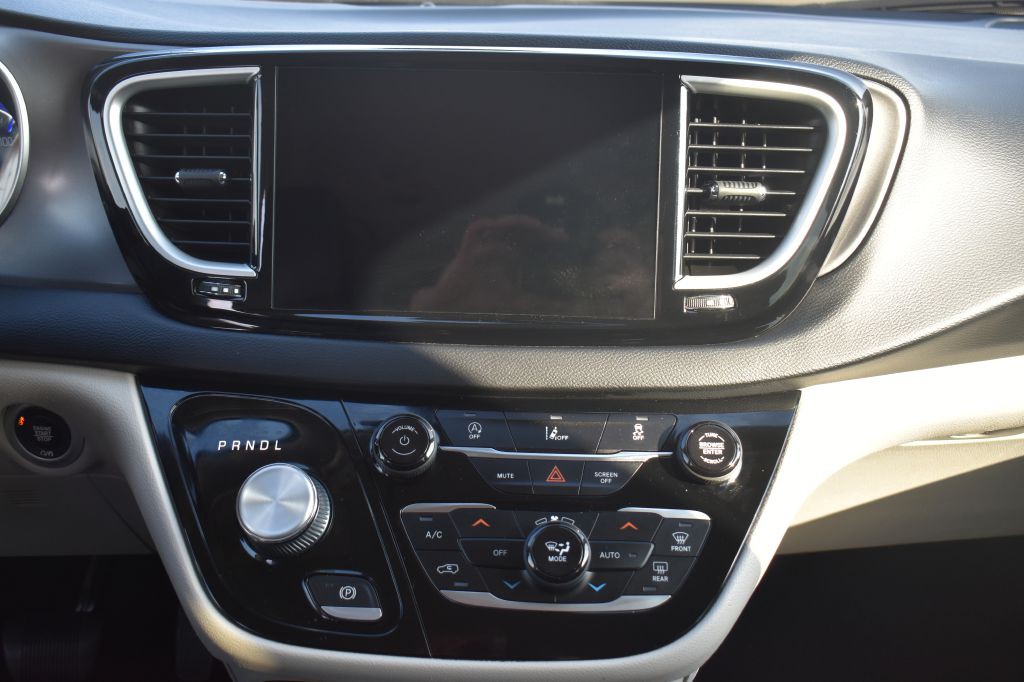 2022 Chrysler Pacifica Image 14