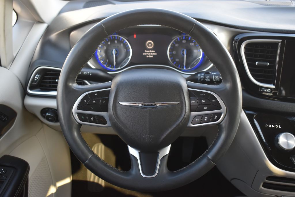 2022 Chrysler Pacifica Image 15