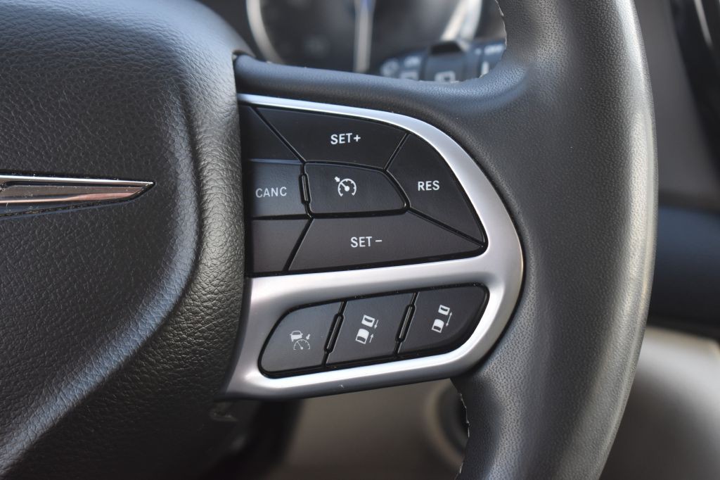 2022 Chrysler Pacifica Image 16