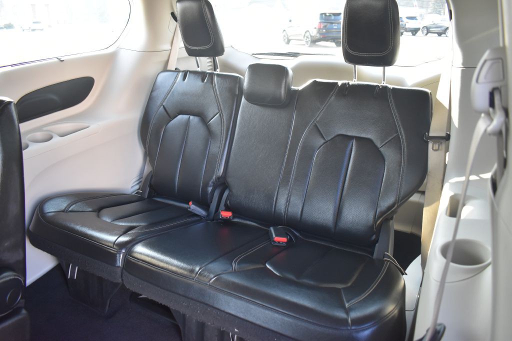 2022 Chrysler Pacifica Image 19
