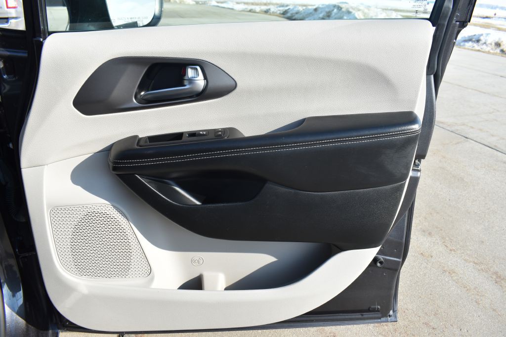 2022 Chrysler Pacifica Image 22