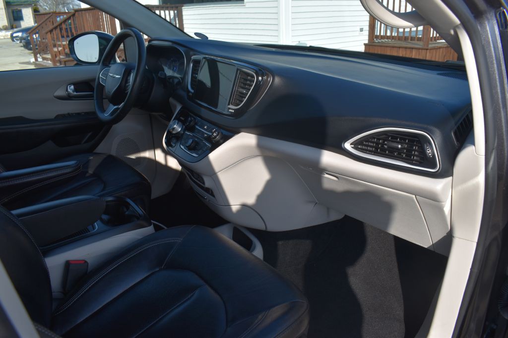 2022 Chrysler Pacifica Image 24