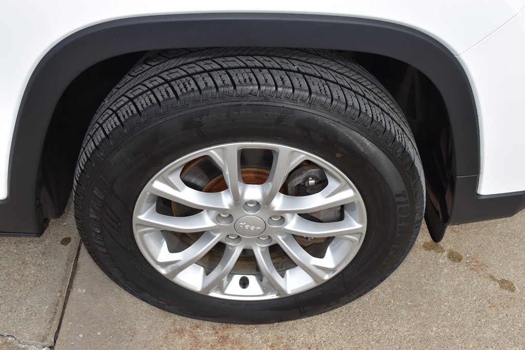 2019 Jeep Cherokee Image 9