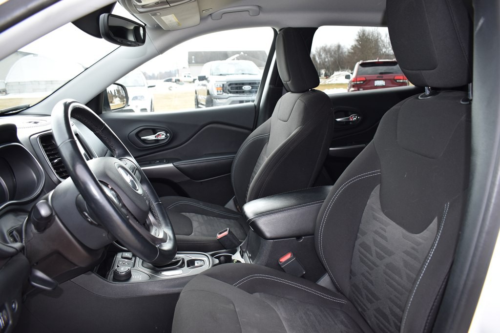 2019 Jeep Cherokee Image 12