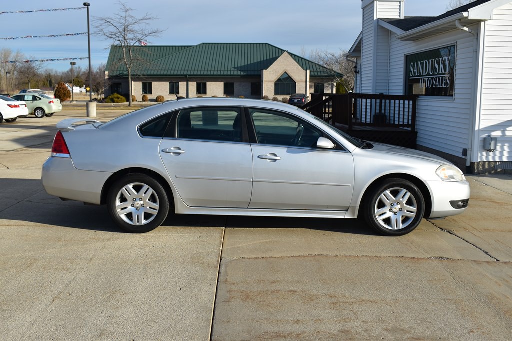 2011 Chevrolet Impala Image 2