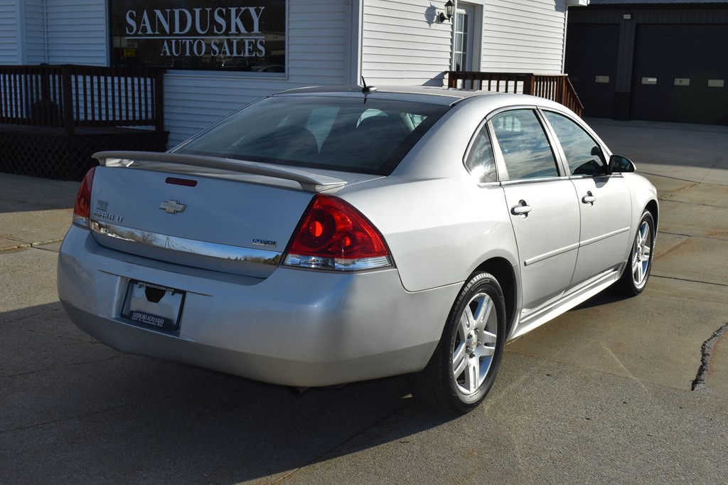 2011 Chevrolet Impala Image 3