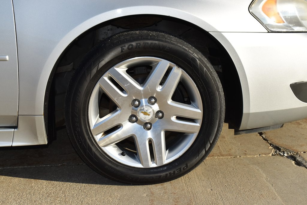 2011 Chevrolet Impala Image 9